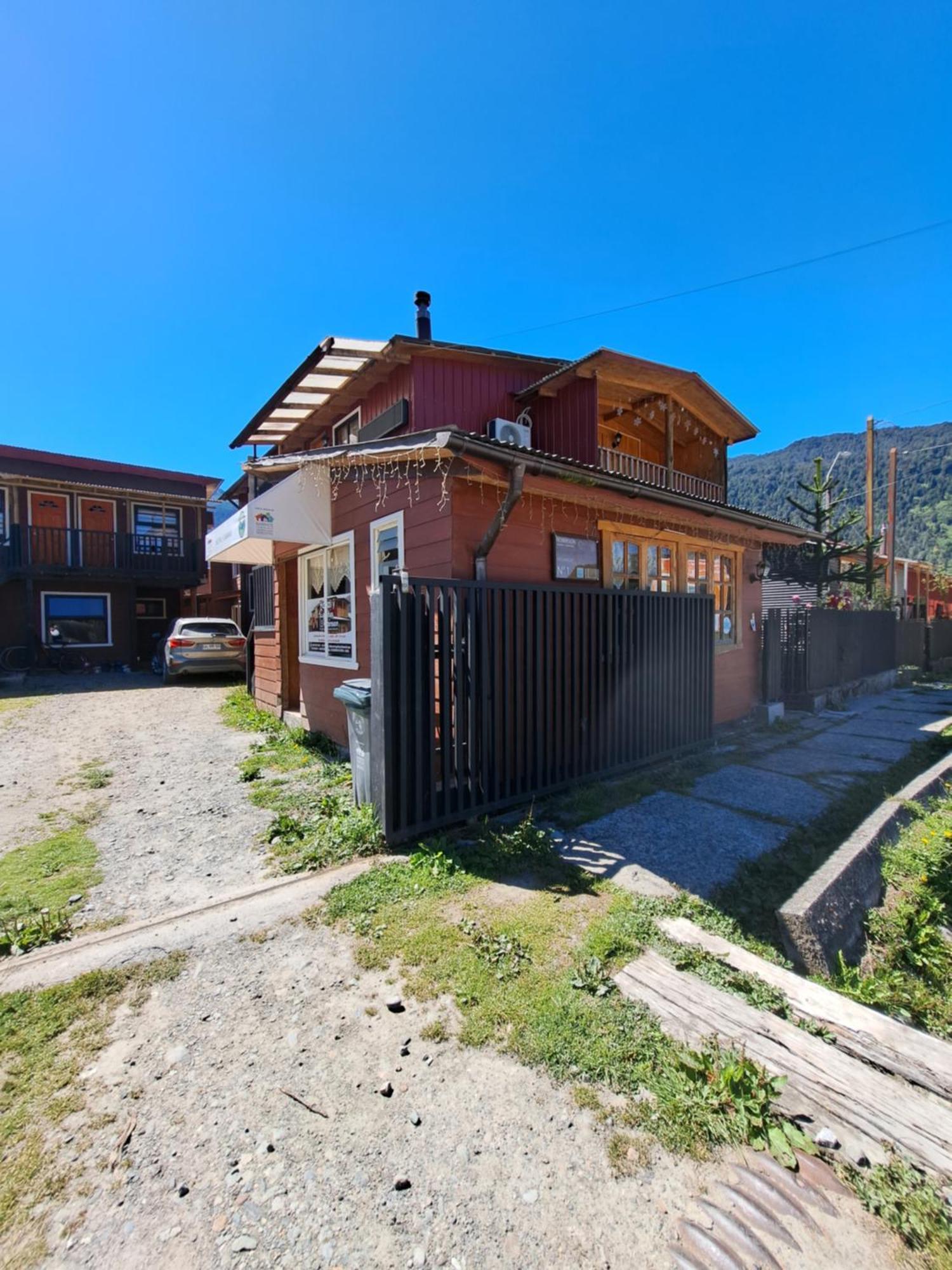 Hostal Robinson 푸에르토 푸유구아피 외부 사진