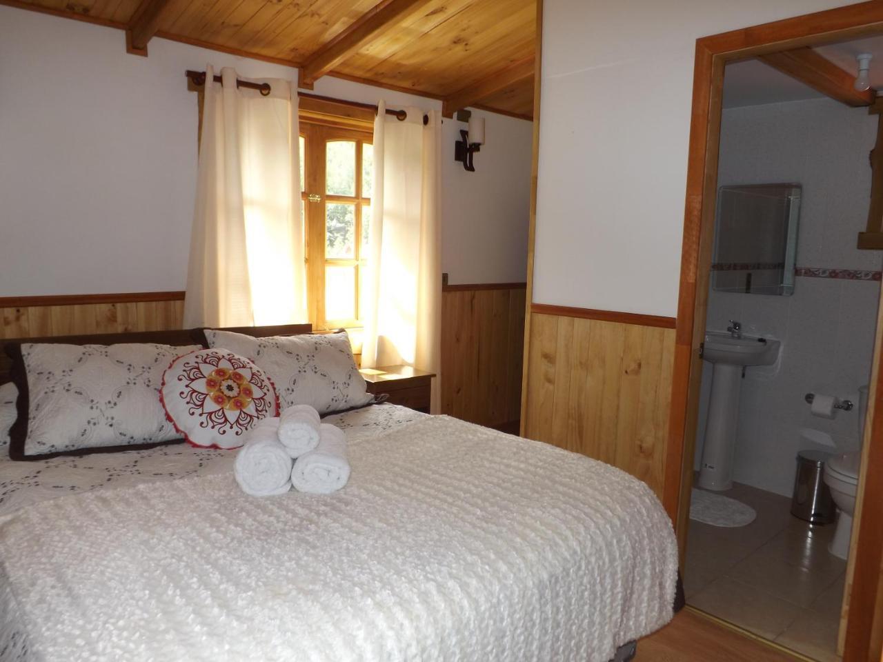 Hostal Robinson 푸에르토 푸유구아피 외부 사진